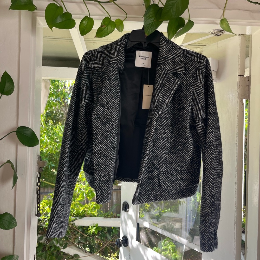 Abercrombie & Fitch Black and White Blazer